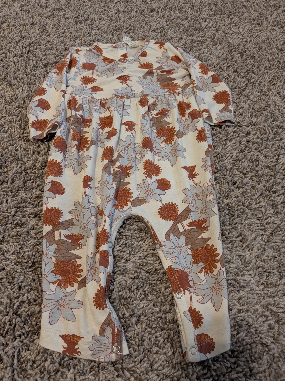 kate quinn Cream One-Piece Footie W/Rust and Light Blue Floral Print Size 6/12M